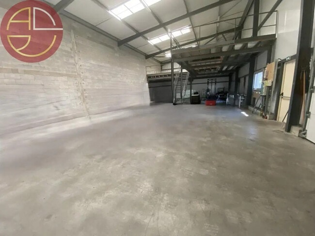 Plus de détails pour Industriel/Logistique à louer