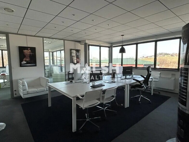Bureau dans Lissieu à vendre - Photo de l’immeuble – Image 3 sur 11