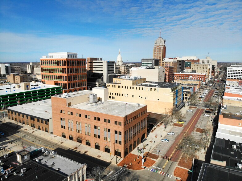 Former Law School Campus portefeuille de 2 biens à vendre sur LoopNet.fr - Photo de l’immeuble – Image 2 sur 8
