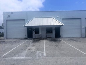 2696 NW 31st Ave, Lauderdale Lakes, FL à louer Photo de l’immeuble– Image 1 sur 6