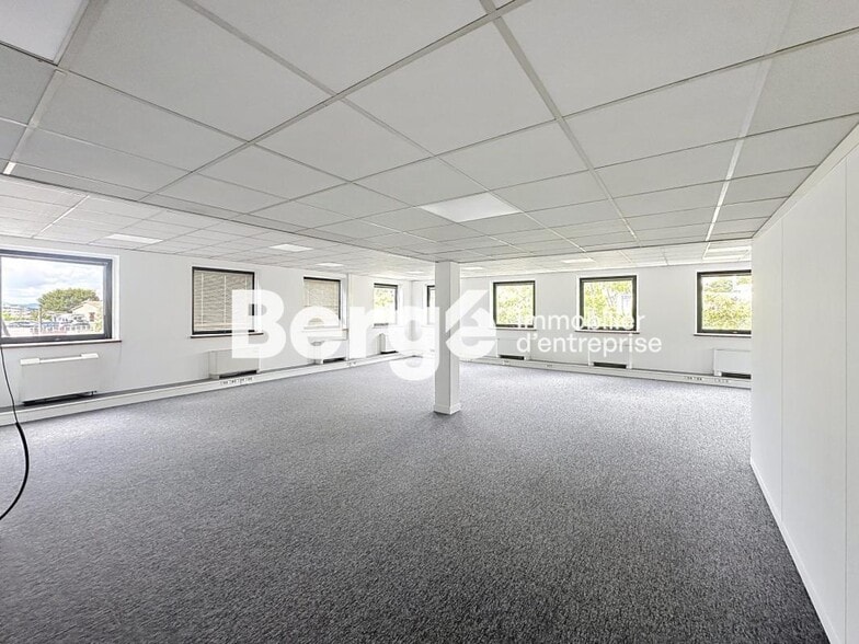 Bureau dans Mougins à louer - Photo de l’immeuble – Image 2 sur 5