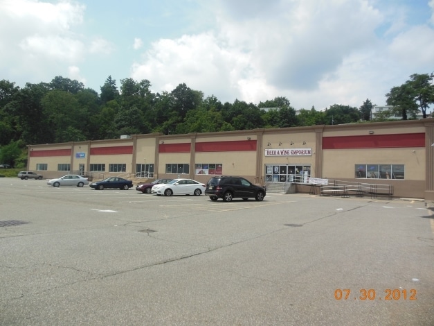 69 State Route 17, Hasbrouck Heights, NJ à louer - Photo de l’immeuble – Image 2 sur 7