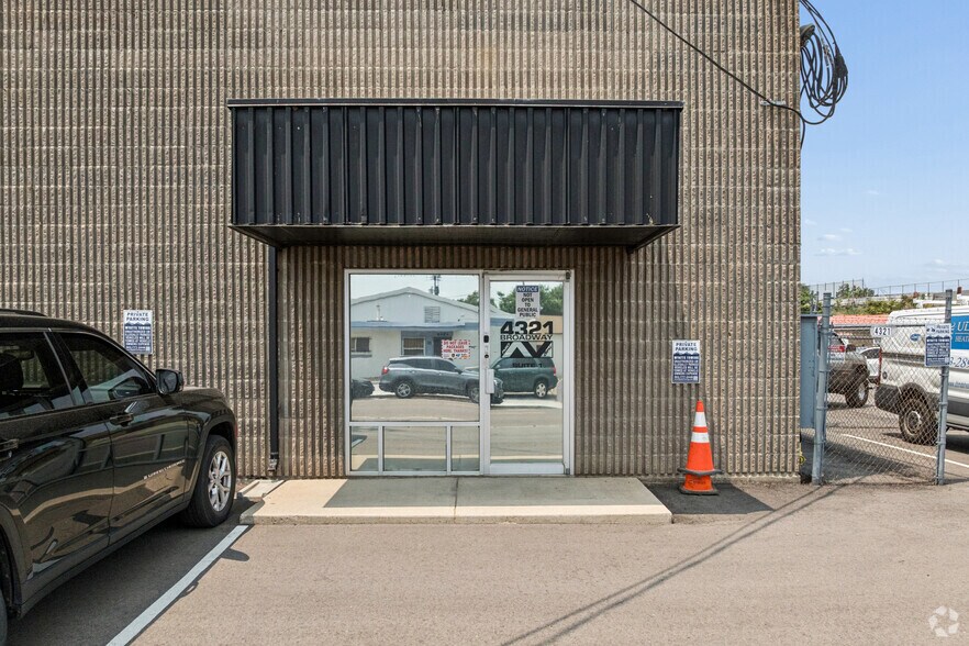 4321 Broadway, Denver, CO à louer - Photo de l’immeuble – Image 3 sur 12