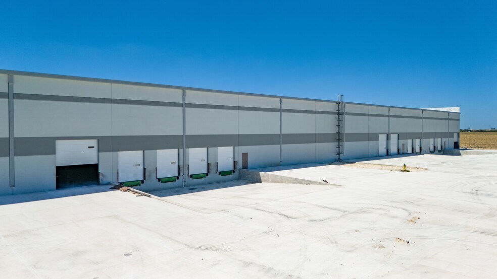 21959 US-79 Hwy, Taylor, TX à louer - Photo de la construction – Image 3 sur 6