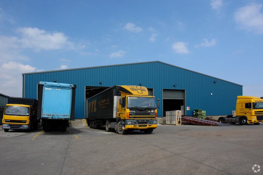 Botany Way, Purfleet à louer - Photo principale – Image 1 sur 2