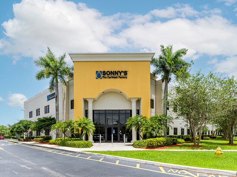 5870 N Hiatus Rd, Tamarac, FL à vendre - Photo principale – Image 1 sur 19