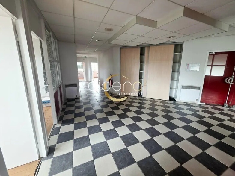 Bureau dans Clermont-Ferrand à vendre - Photo de l’immeuble – Image 2 sur 8