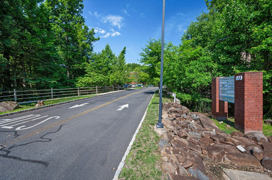 800 Bunn Dr, Princeton, NJ à louer - Photo de l’immeuble – Image 3 sur 38