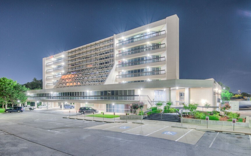 5909 NW Expressway St, Oklahoma City, OK à louer Photo principale– Image 1 sur 16