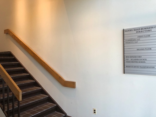 23 Daniel Rd, Fairfield, NJ à louer - Hall d’entrée – Image 3 sur 10