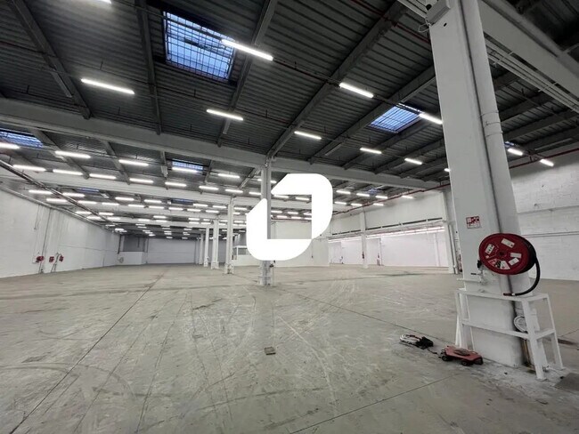 Plus de détails pour Bureau, Industriel/Logistique à louer