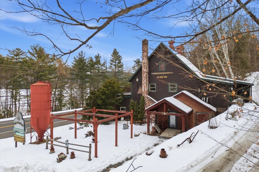 581 US Route 9, Schroon Lake, NY à vendre - Photo de l’immeuble – Image 3 sur 54