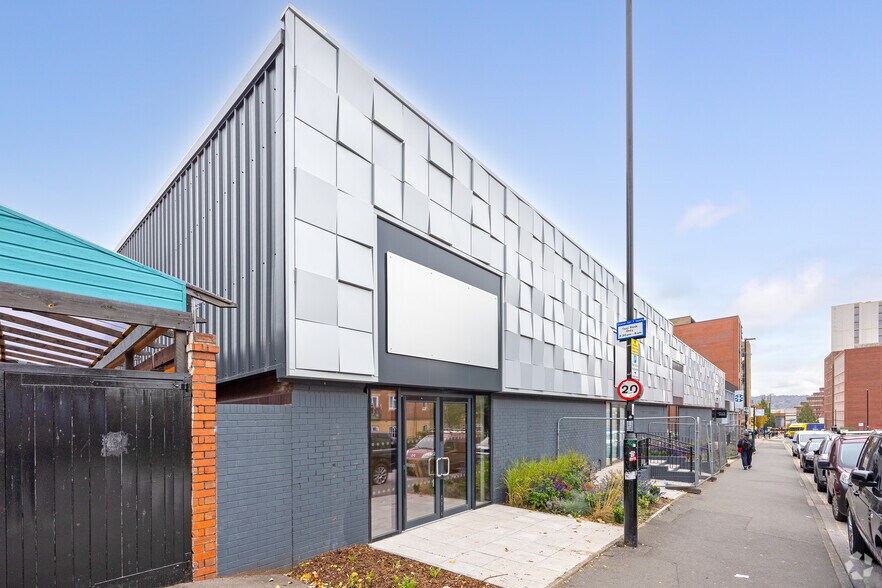 83 Fitzwilliam St, Sheffield à louer - Photo de l’immeuble – Image 2 sur 3