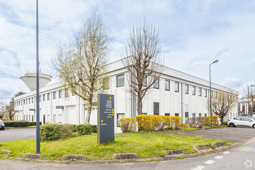 12 Avenue du Québec, Villebon-sur-Yvette à louer - Photo principale – Image 1 sur 2