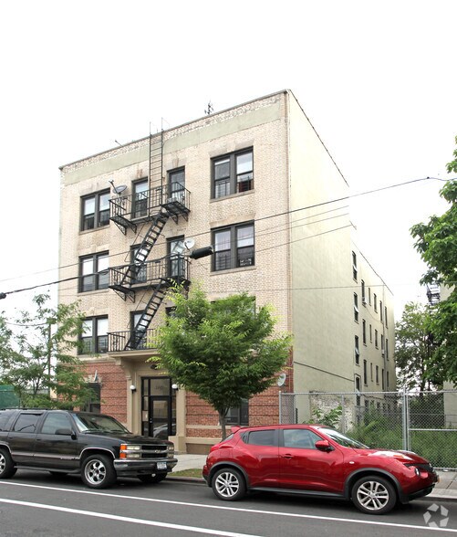 1445 St Marks Ave, Brooklyn, NY à vendre - Photo de l’immeuble – Image 2 sur 2