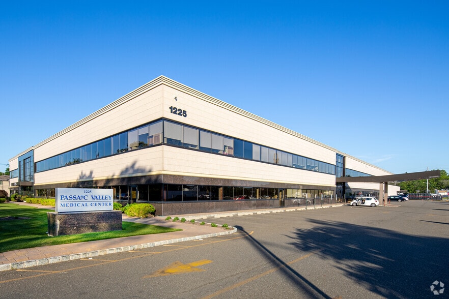 1225 McBride Ave, Woodland Park, NJ à louer - Photo principale – Image 2 sur 5