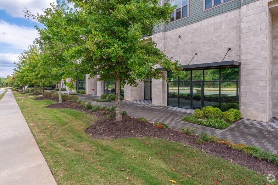 6405 Rex Ln, Alpharetta, GA à louer - Photo de l’immeuble – Image 3 sur 29