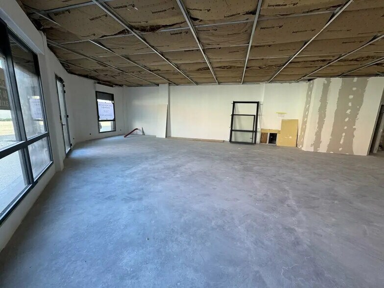 Local commercial dans Valence à louer - Photo de l’immeuble – Image 2 sur 7