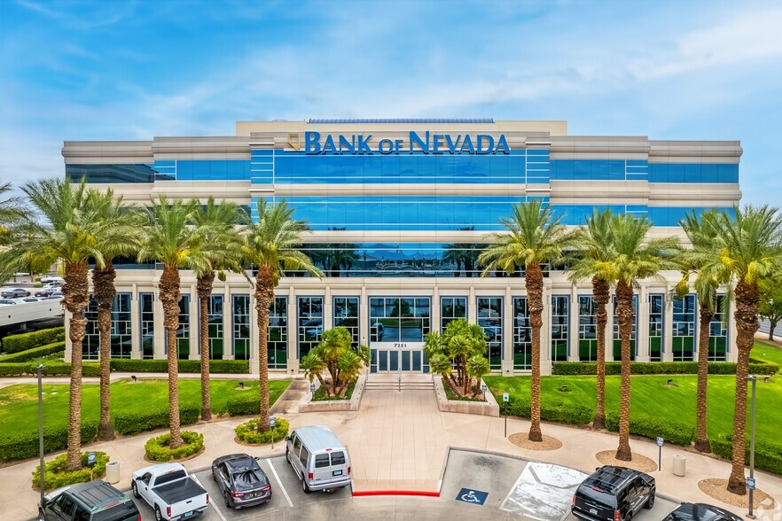 7251 W Lake Mead Blvd, Las Vegas, NV à louer - Photo de l’immeuble – Image 3 sur 15