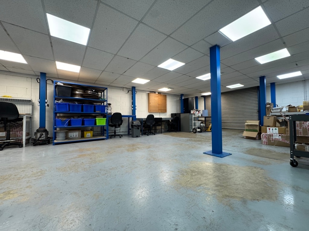 Woodlands Park Ave, Maidenhead, BKS SL6 3UA - Lot 3 - - Photo intérieure - Image 2 of 4
