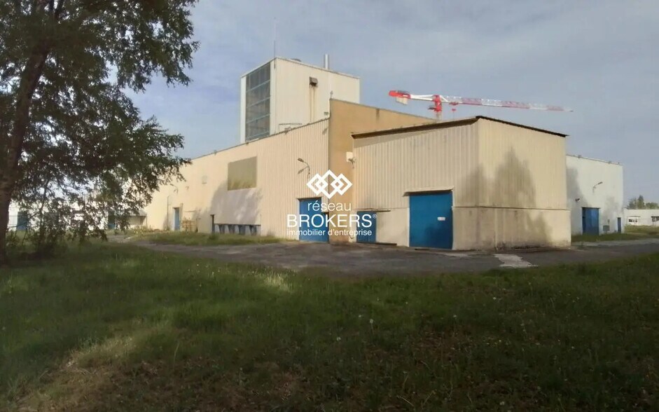 Local d’activités dans Lannemezan à louer - Photo de l’immeuble – Image 1 sur 16