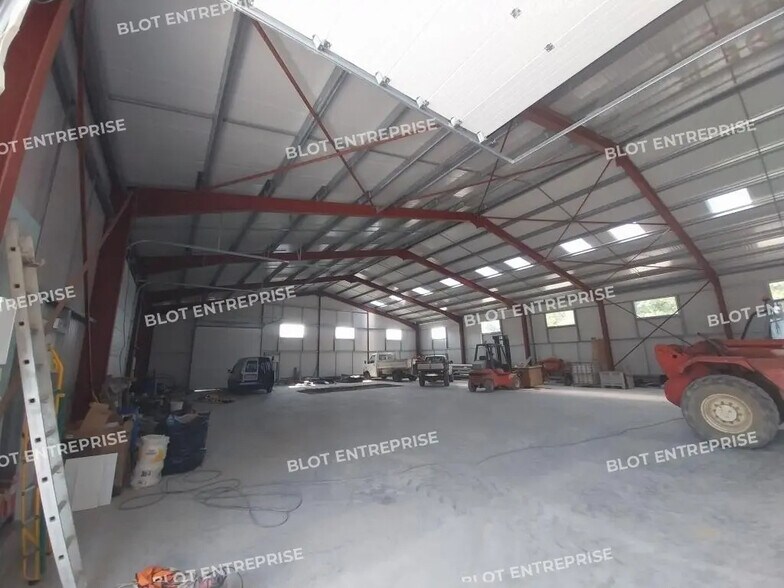 Local d’activités dans Brech à louer - Photo de l’immeuble – Image 1 sur 4