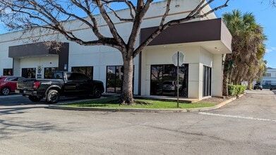 6941 SW 196th Ave, Pembroke Pines, FL à louer Photo de l’immeuble– Image 1 sur 10
