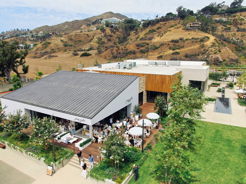 23465 Civic Center Way, Malibu, CA à louer - Photo de l’immeuble – Image 2 sur 46