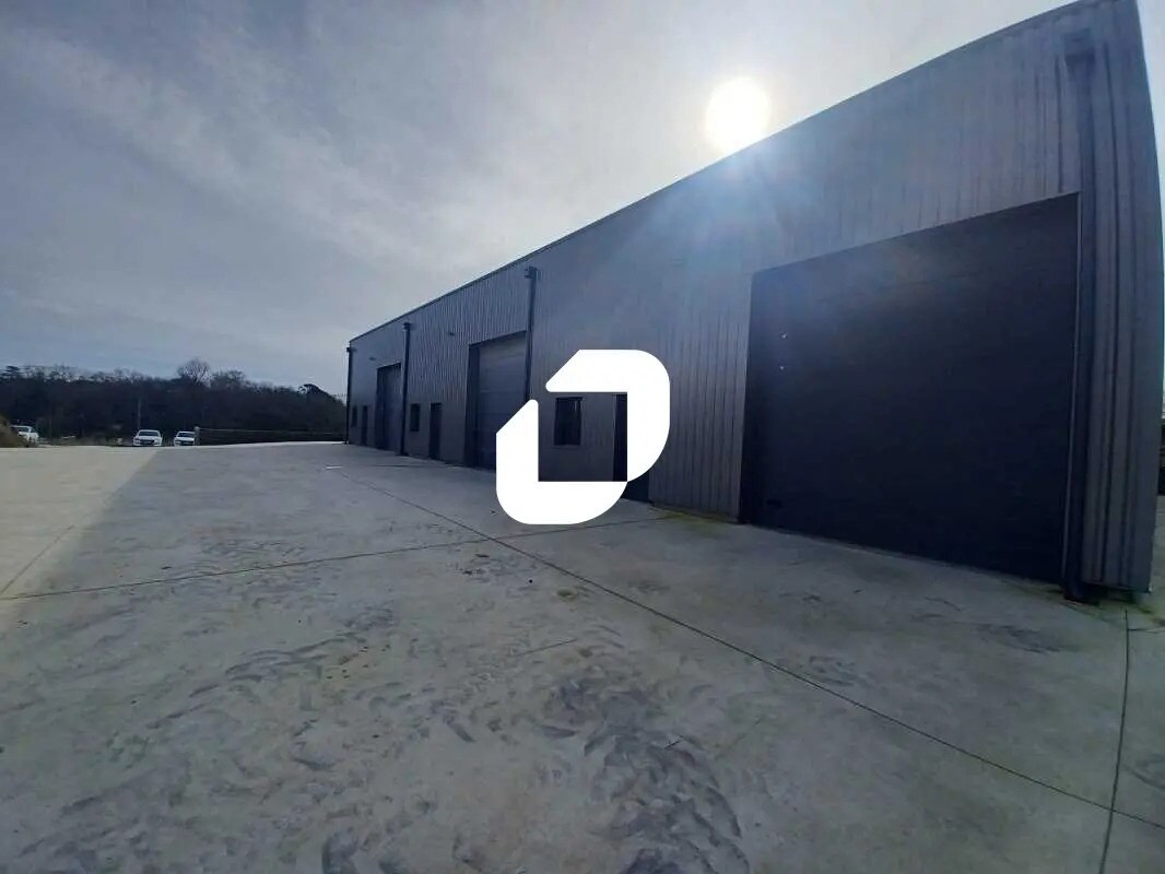 Industriel/Logistique dans Montussan à louer Photo de l’immeuble– Image 1 sur 7