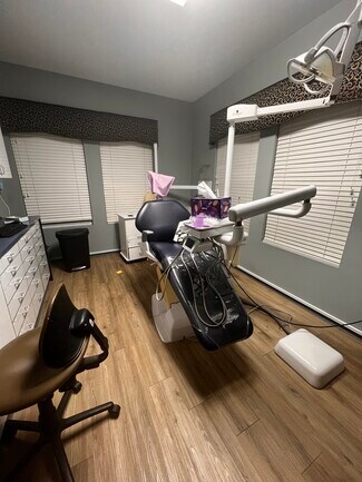 Plus de détails pour 430 Bridge Plaza Dr, Manalapan Township, NJ - Bureau à vendre