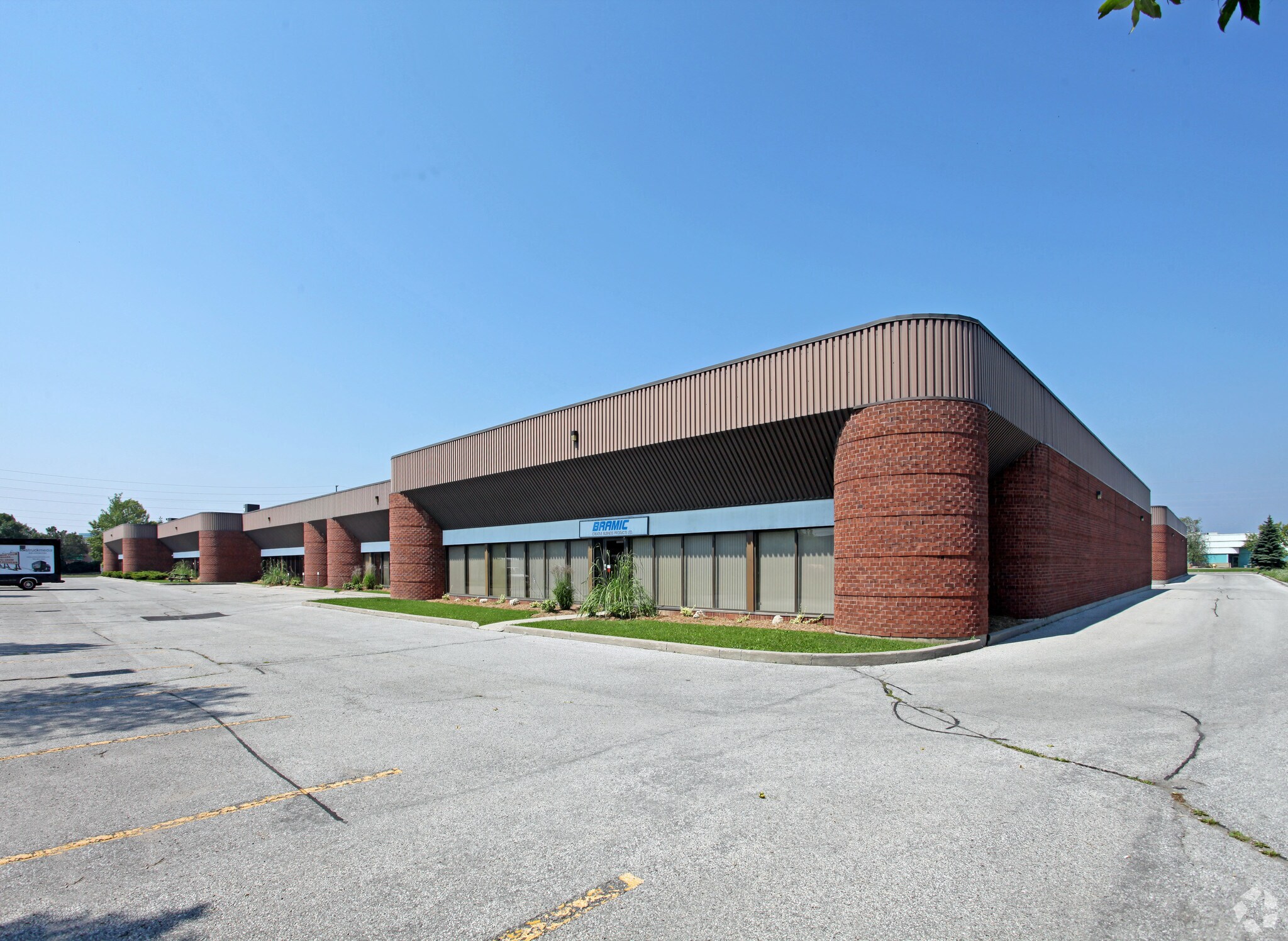 1175 Squires Beach Rd, Pickering, ON à louer Photo principale– Image 1 sur 4