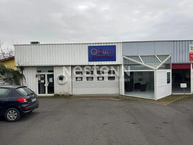 Plus de détails pour Local commercial à louer