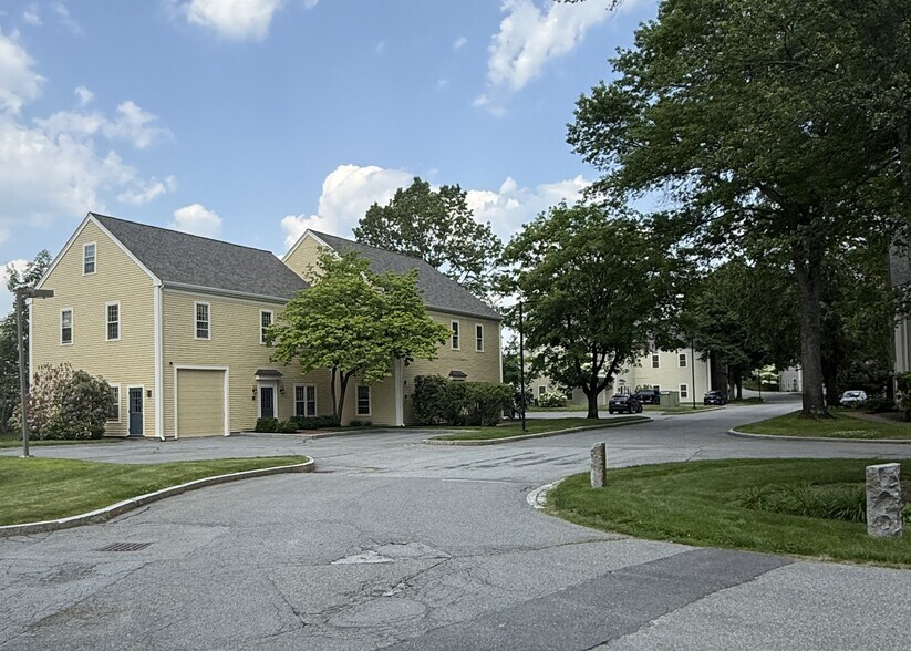 54 Junction Square Dr, Concord, MA à vendre - Photo de l’immeuble – Image 1 sur 12