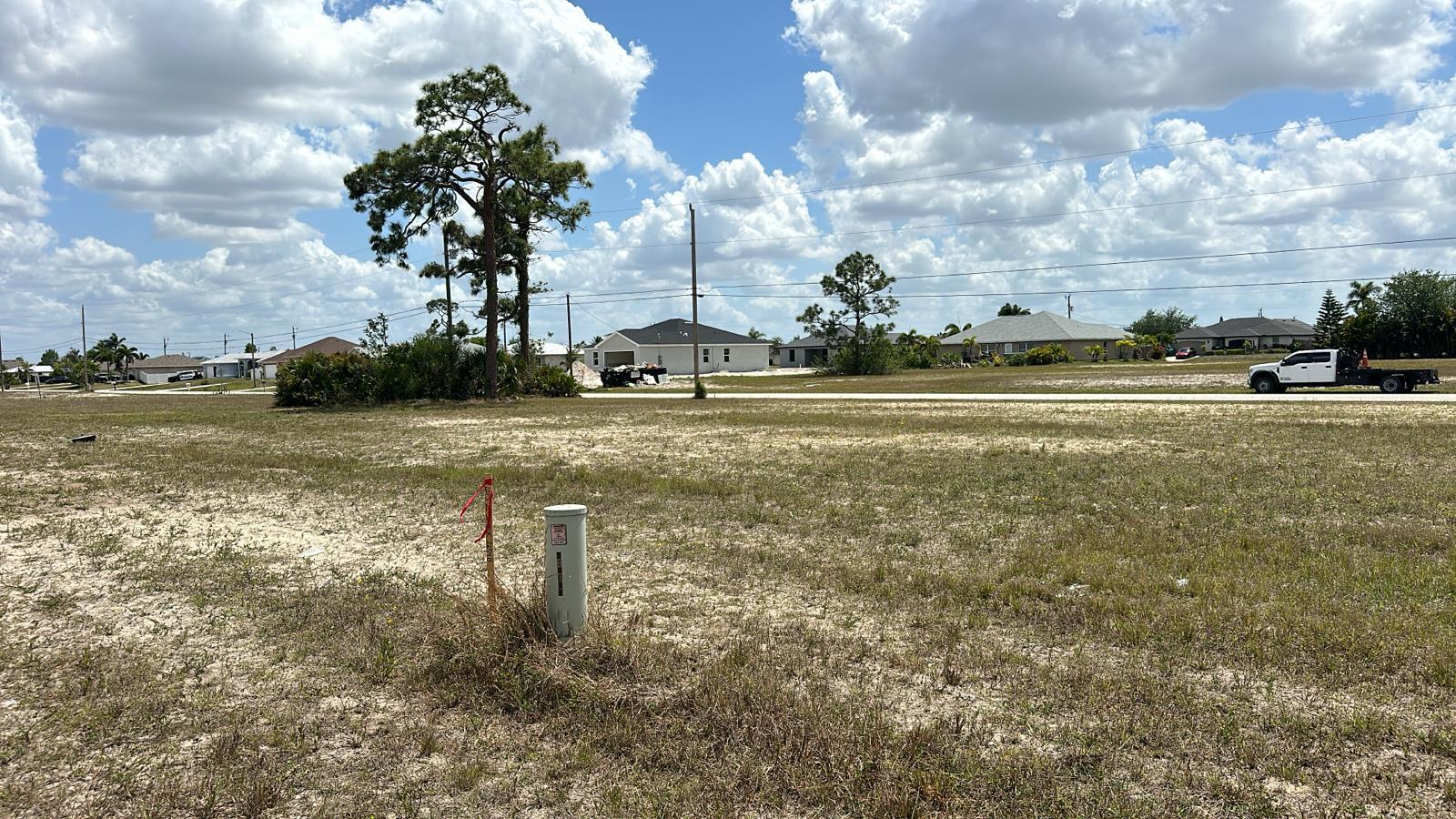 537 NW 15th Terrace Ter, Cape Coral, FL à vendre Photo de l’immeuble– Image 1 sur 7