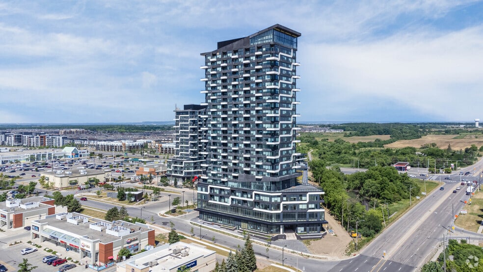 297 Oakwalk Dr, Oakville, ON à louer - Photo de l’immeuble – Image 2 sur 4