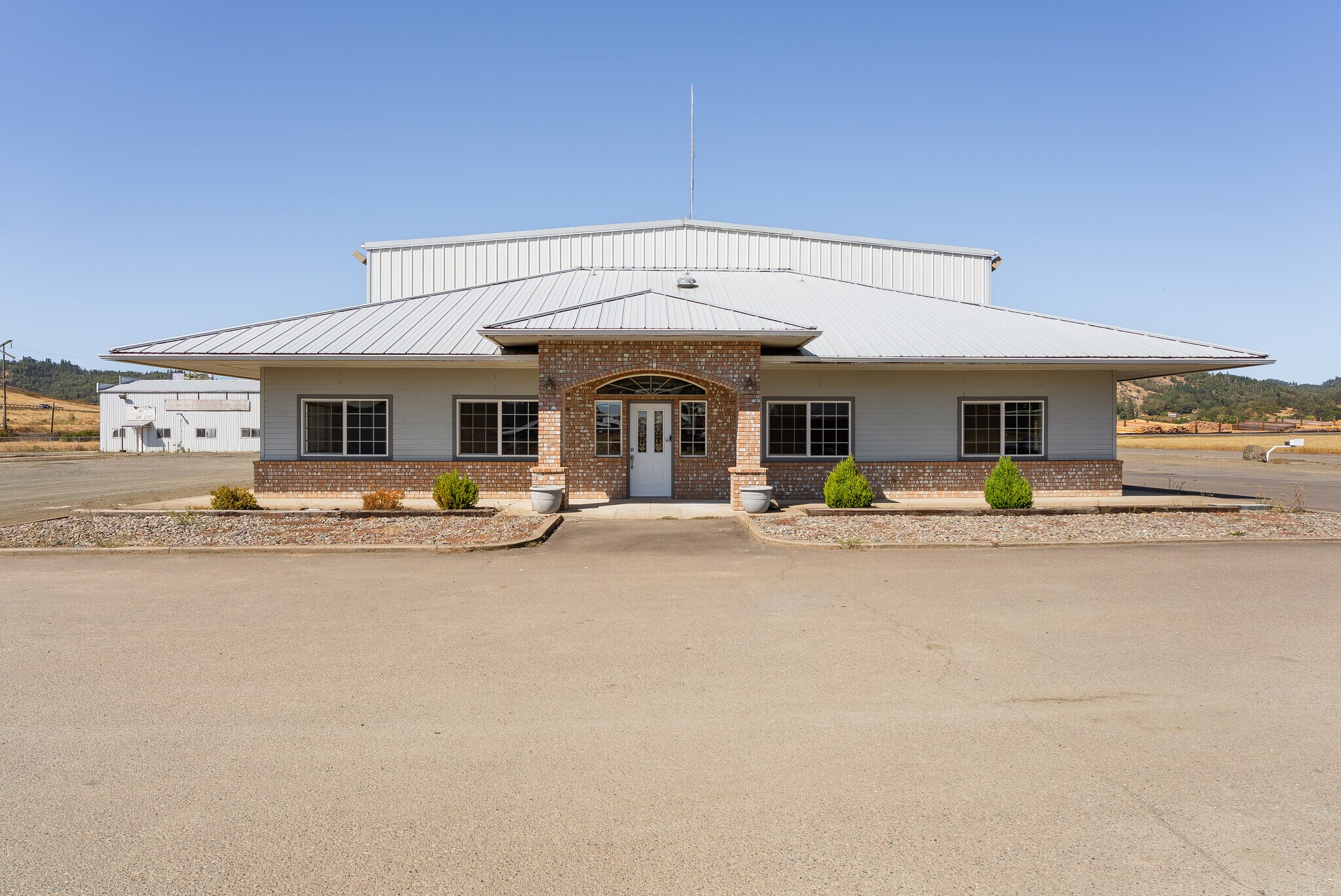 180 Weyerhaeuser Dr N, Roseburg, OR à vendre Photo de l’immeuble– Image 1 sur 60