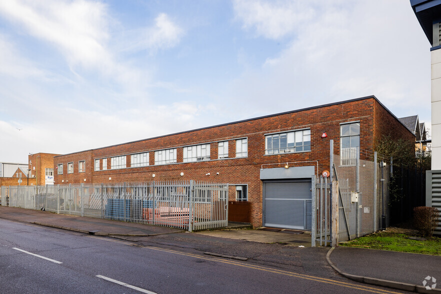 9-10 Warwick Rd, Borehamwood à louer - Photo principale – Image 1 sur 2