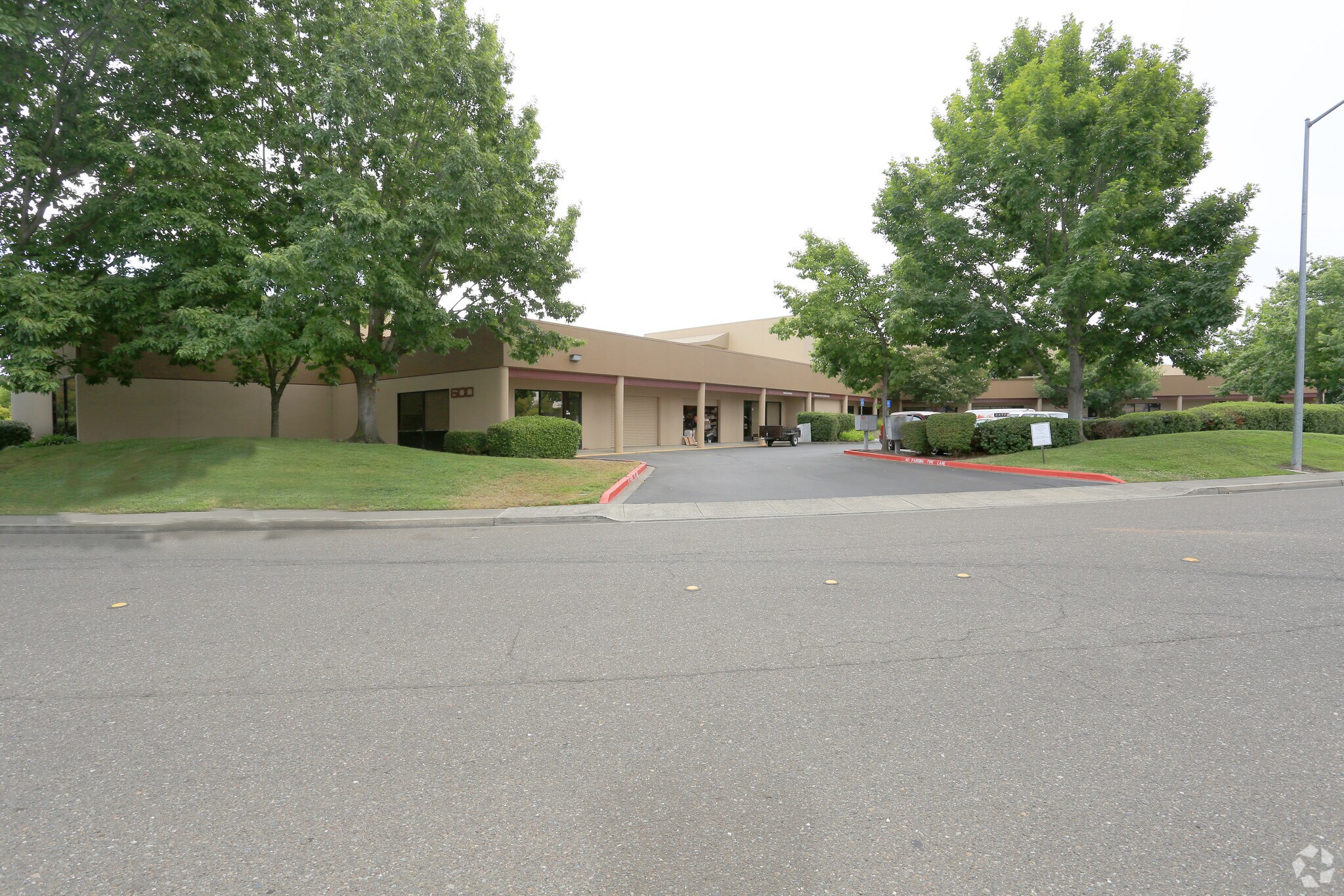 600 Martin Ave, Rohnert Park, CA à louer Photo principale– Image 1 sur 6