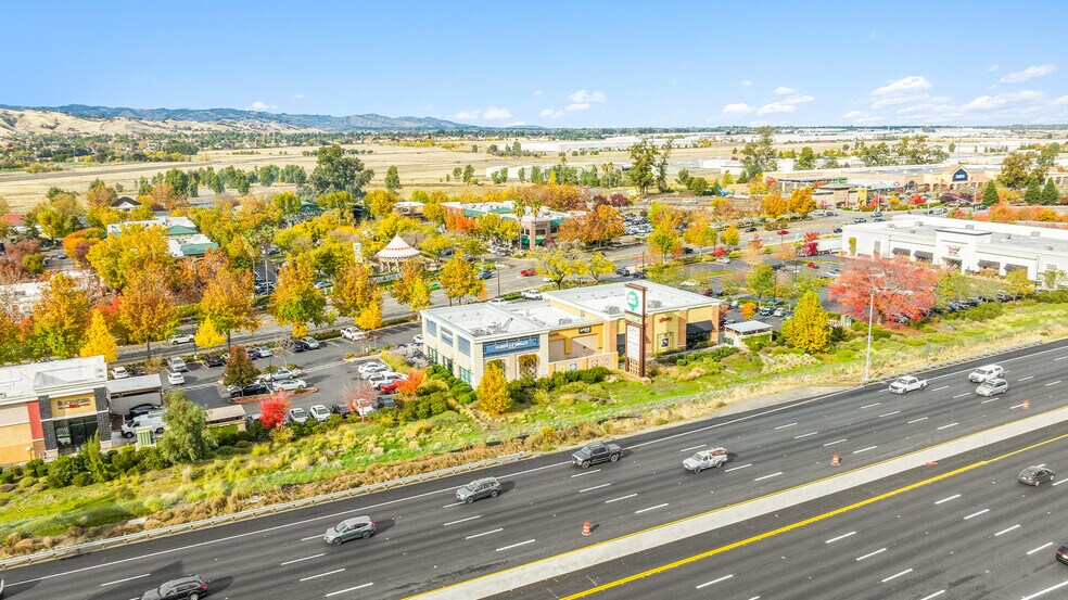 1670 E Monte Vista Ave, Vacaville, CA à vendre - Photo de l’immeuble – Image 2 sur 4