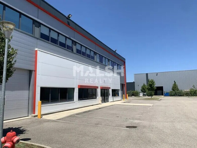 Local d’activités dans Meyzieu à louer - Photo de l’immeuble – Image 3 sur 12