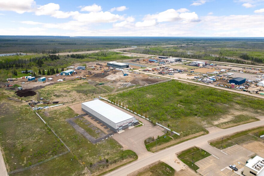 340 Robertson Rd, Fort McMurray, AB à louer - Photo de l’immeuble – Image 3 sur 17