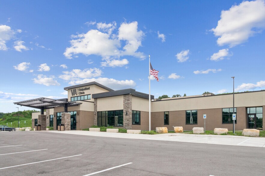 1106 Military Blvd, Decorah, IA à vendre - Photo de l’immeuble – Image 3 sur 31