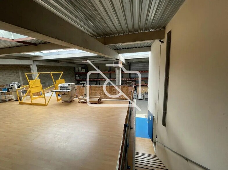 Local d'activités dans Trappes à vendre - Photo de l’immeuble – Image 2 sur 12