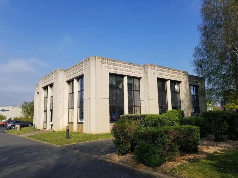 Bureau dans Caen à louer - Photo de l’immeuble – Image 1 sur 6