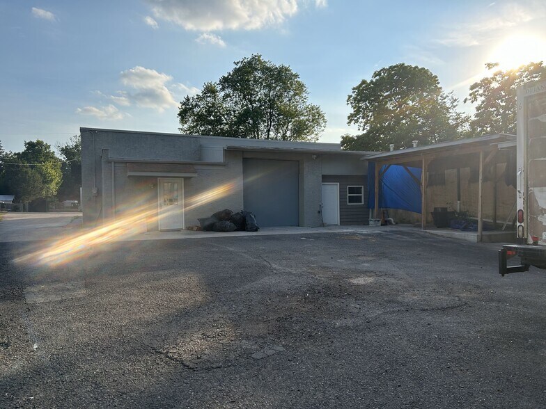 145 N Ridge Ave, Ambler, PA à louer - Photo de l’immeuble – Image 2 sur 11