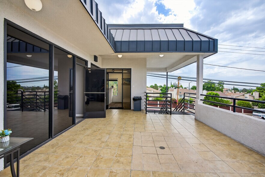 12202 Foothill Blvd, Sylmar, CA à vendre - Photo de l’immeuble – Image 3 sur 14