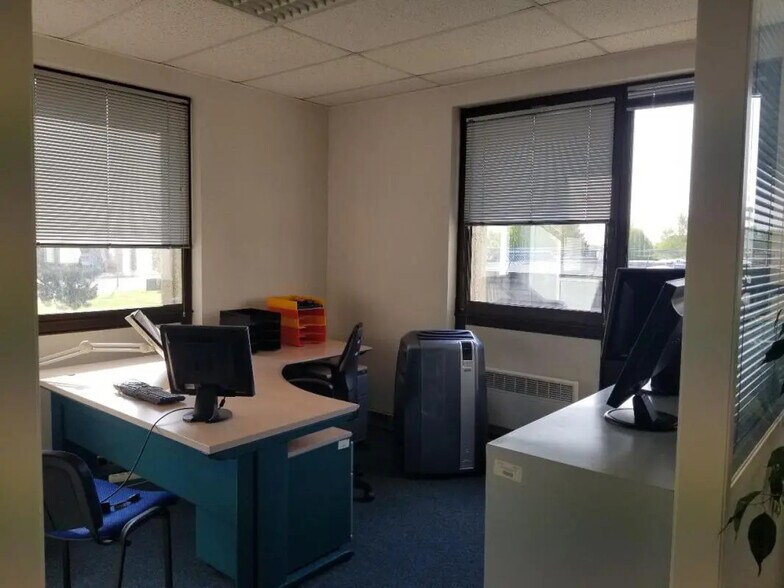 Bureau dans Caen à louer - Photo de l’immeuble – Image 3 sur 6