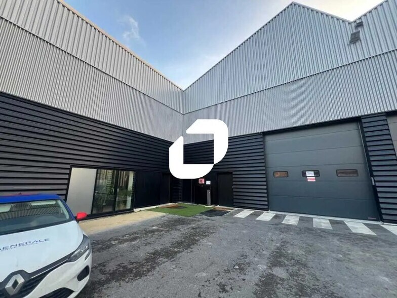 Local d'activités dans Massy à vendre - Photo de l’immeuble – Image 2 sur 16