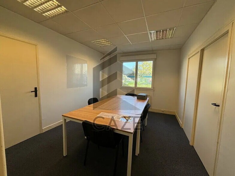 Bureau dans Gradignan à louer - Photo de l’immeuble – Image 2 sur 3