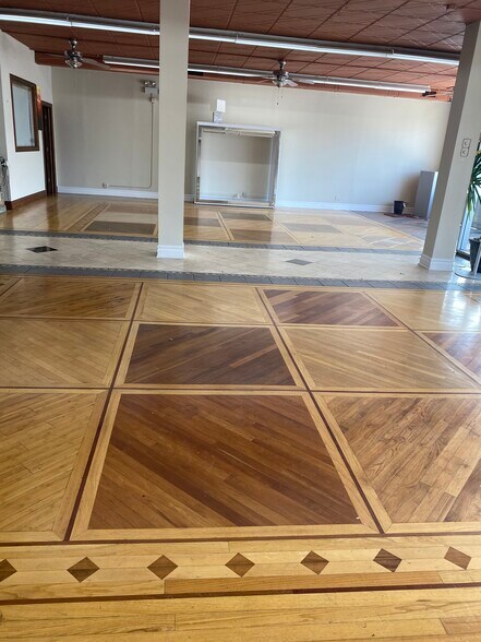 8037 N Milwaukee Ave, Niles, IL à louer - Photo de l’immeuble – Image 3 sur 23